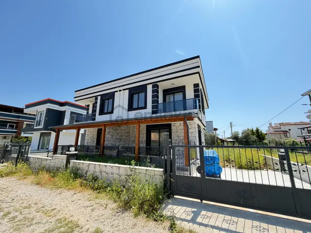 Seferihisar Doğanbey'de Denıze Yakın Satılık Genıs Bahcelı Sıfır 3+1 Villa 3