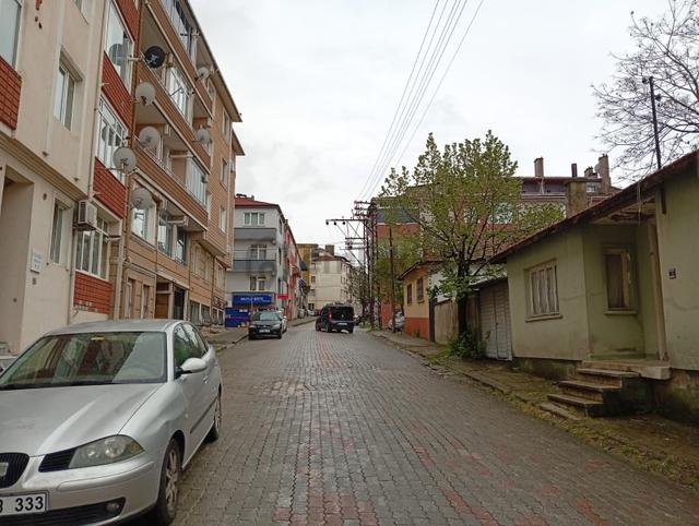 Kıyıkta Caddeye Yakın, Masrafsız, Ara Kat 2+1 Daire 4