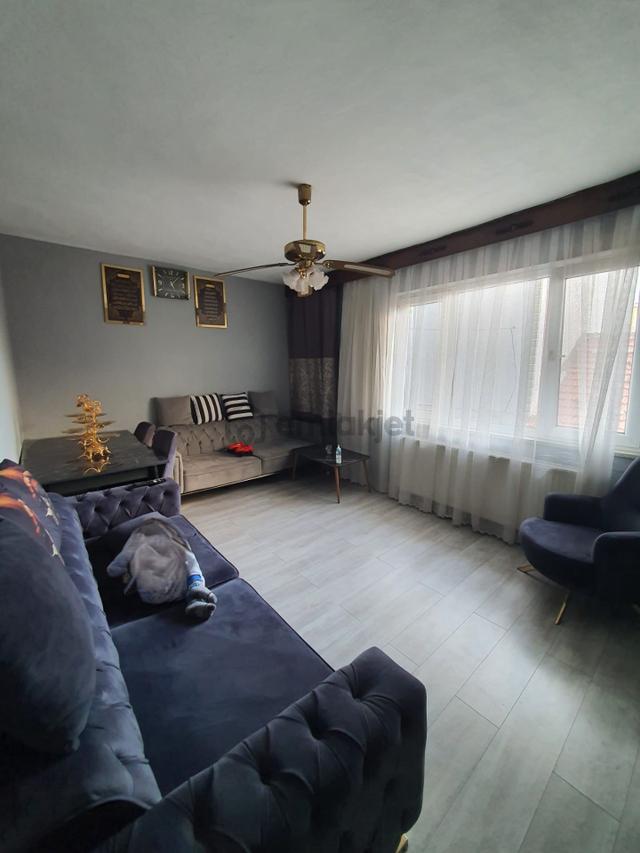 Baruthane Mahallesi'nde Caddeye Yakın 2+1 Satılık Daire 1