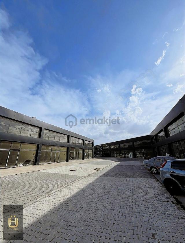 Afyon Üçok Emlaktan Ankara Yolu Üzeri Satılık Sıfır 150m² Dükkan 3