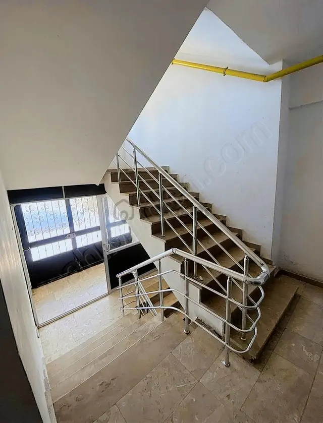 Yeni Havaalanı Yolu Üzeri Bakımlı Satılık Daire 2