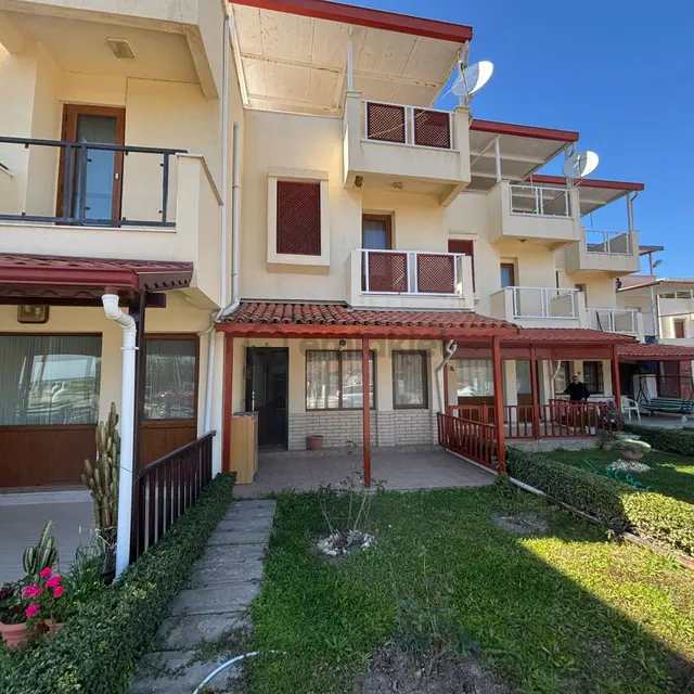 Menderes Turyap'tan Gümüldür'de Denize Sıfır Eşyalı Kiralık Vila Menderes Turyap'tan Gümüldür'de Denize Sıfır Eşyalı Kiralık Vila