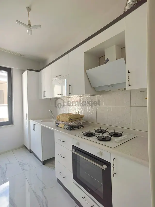 Akçay Emlak'tan Akşehir Meydan Mahallesi Çarşı Merkezde Sıfır Kiralık 2+0 Daire 3
