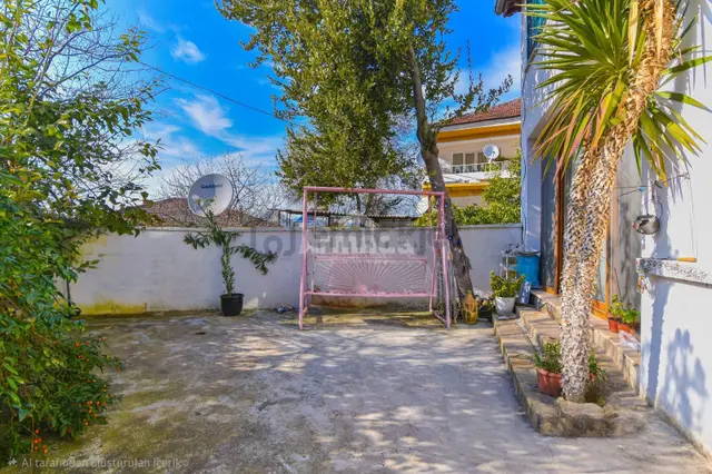 Kuşadası Kirazlı Köyünde Merkezi Konumda Müstakil Köy Evi 5