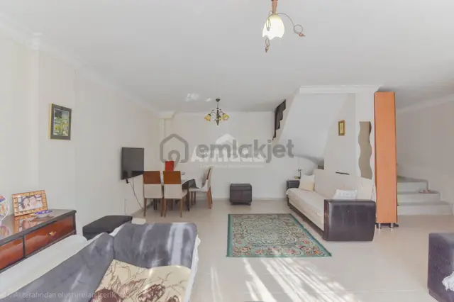 Kuşadası Kirazlı Köyünde Merkezi Konumda Müstakil Köy Evi 4