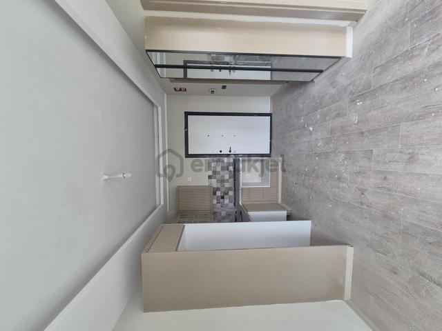 Gültepe'de 1+1 Cadde Üzeri Oturuma Hazır Balkonlu Satılık Daire 3