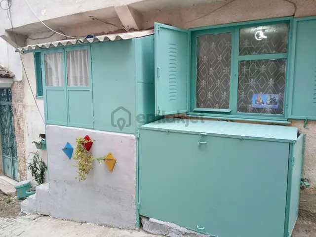Ayvalık Merkez'de Teraslı 2 Katlı 2+1 Müstakil Kagir Evi 3