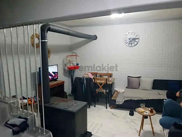 Ayvalık Merkez'de Teraslı 2 Katlı 2+1 Müstakil Kagir Evi 4