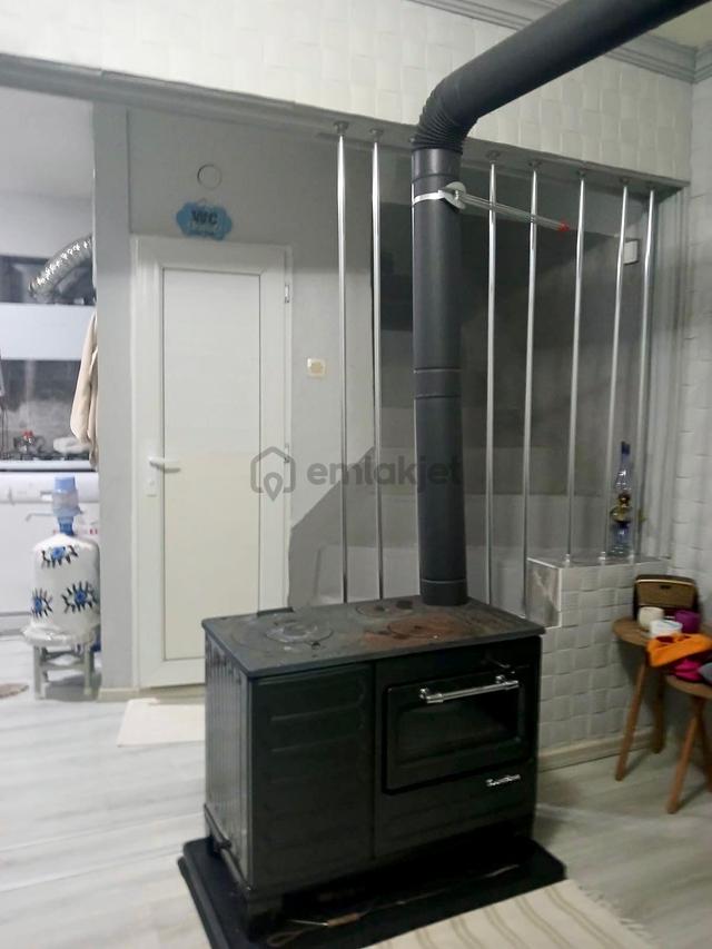 Ayvalık Merkez'de Teraslı 2 Katlı 2+1 Müstakil Kagir Evi 5