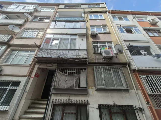 Fatih Balat'ta Satılık Haliç Manzaralı 2+1 Yatırımlık Daire 1