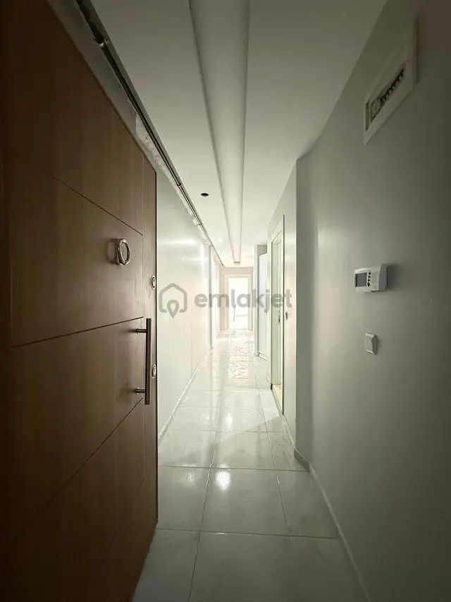Karslı Az Katlı 2+1 Bahçe Katı Geniş Kaçmaz Fırsatt 3