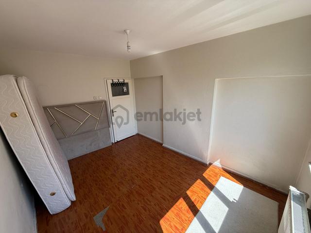 A.eğlence Meşeli Sokak'ta 1.kat Konumunda 3+1 120m2 Yapılı Daire 3