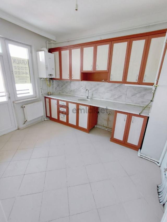 Merkezde Kiralık 2+1 Daire Espark'a 15 Dak. Sakarya Cad.1 Dak. 4