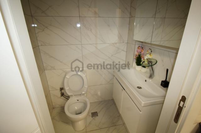 Krc'den Altıağaç Mahallesinde 100 M2 Depolu Satılık Dükkan 4