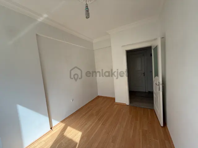 Yeditepe Erdem Koleji Yakını Site İçrrisinde Satılık 2+1 Daire 1