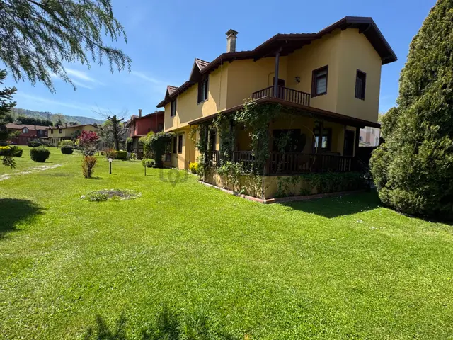 Sapanca Kırkpınar’da Site İçinde Satılık Villa… 5