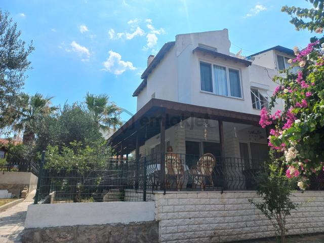 Çeşme Pırlanta Plajı Havuzlu Sitede 4+1 Triplex Müstakil Bahçeli Çeşme Pırlanta Plajı Havuzlu Sitede 4+1 Triplex Müstakil Bahçeli