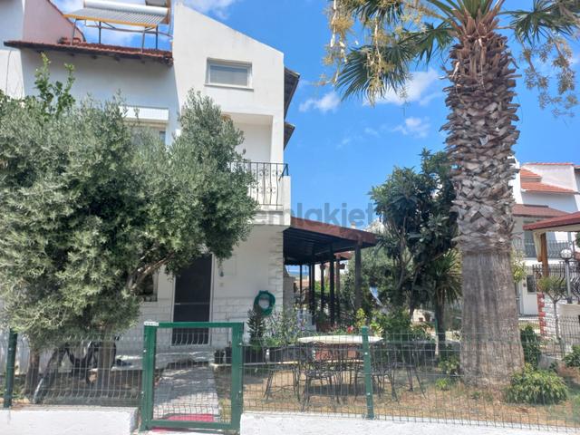 Çeşme Pırlanta Plajı Havuzlu Sitede 4+1 Triplex Müstakil Bahçeli 2