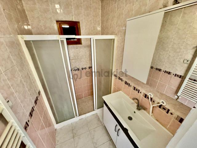 Ataparkta Yapılı Geniş M2 Li Satılık Düz Giriş 3+1 5