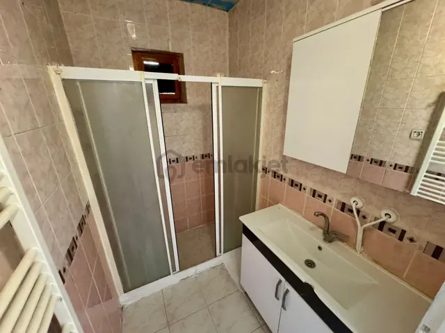 Ataparkta Yapılı Geniş M2 Li Satılık Düz Giriş 3+1 3