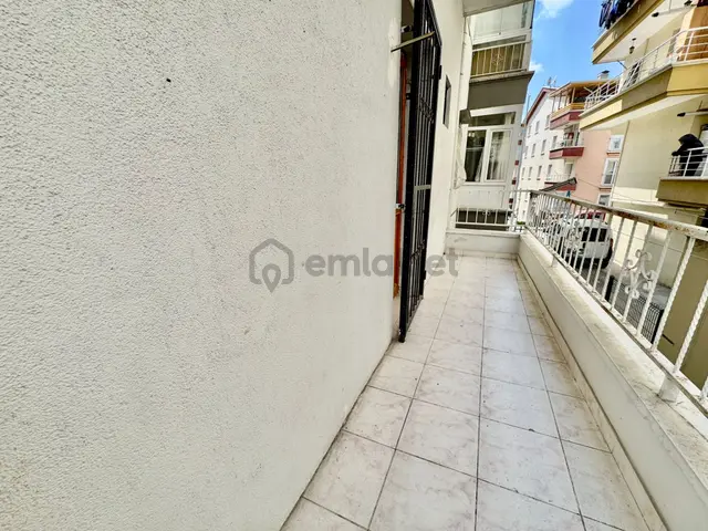 Ataparkta Yapılı Geniş M2 Li Satılık Düz Giriş 3+1 1