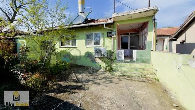 Pehlivanköy Merkezde Satılık 3+1 Müstakil Bahçeli Ev 1