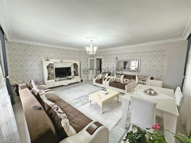 Dikimevi Metroya Yürüme Mesafesinde Manzaralı Full Yapılı Çift Balkonlu 3+1 Satılık Daire 1