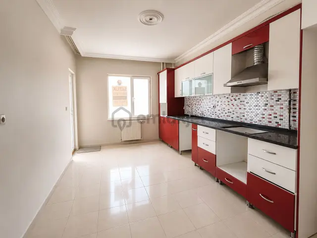 Bostanbaşında Satılık 3+1 Ara Kat Uygun Daire