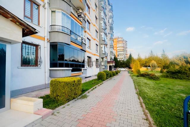 Kardelen Mahallesinde Yapılı Ebeveyn Banyolu 3+1 Satılık Daire 3
