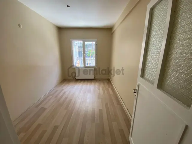 Buca Uçanyol Kavşak Yanı Çamlık Mah.de 2+1 90m2 Dgazlı Y.giriş Ayrı Mutfak Kiralık Daire 5