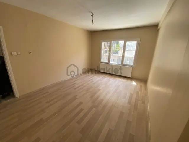 Buca Uçanyol Kavşak Yanı Çamlık Mah.de 2+1 90m2 Dgazlı Y.giriş Ayrı Mutfak Kiralık Daire 4