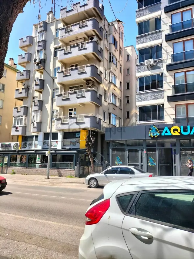 Mehmetçik Caddesinde Satılık 3+1 Çok Temiz Daire 2