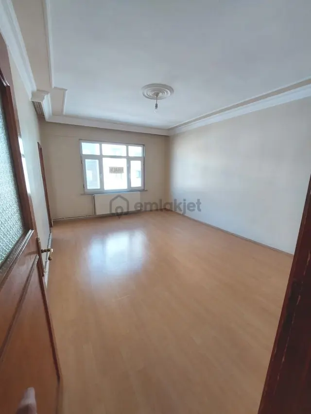 Cadde Üzeri Kiralık Daire 2