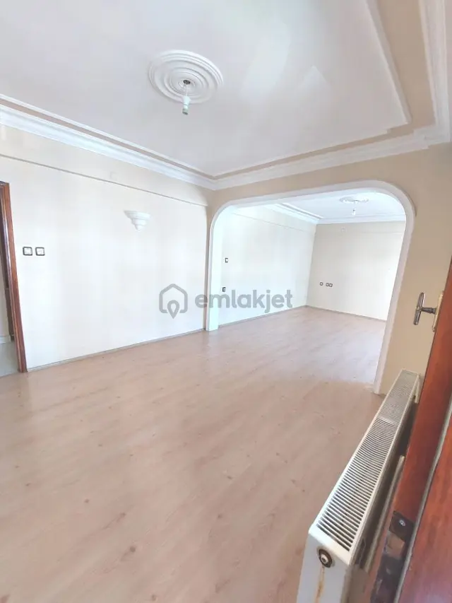 Cadde Üzeri Kiralık Daire 1