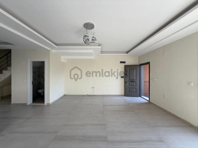 Seferihisar Tepecik Mahallesi’nde Bahçeli • Verandalı • Yerden Isıtmalı Sıfır Kiralık Geniş Villa 3