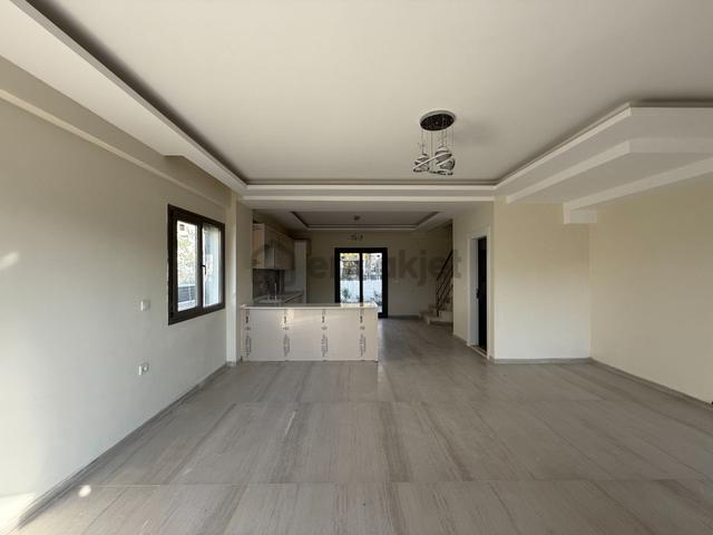 Seferihisar Tepecik Mahallesi’nde Bahçeli • Verandalı • Yerden Isıtmalı Sıfır Kiralık Geniş Villa 1