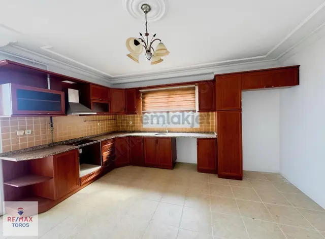 Remax Toros'tan Viranşehir'de Deniz Ve Dağ Manzaralı Geniş 3+1 5