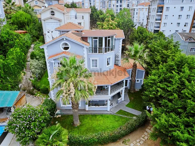 Beylikdüzü Adnan Kahveci Site İçerisinde 6+2 Lüks Forleks Villa 3