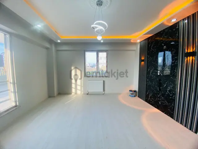 Güven'den Kapaklı'da Caddeye,servislere Yakın Balkonlu 1+1 Daire 1
