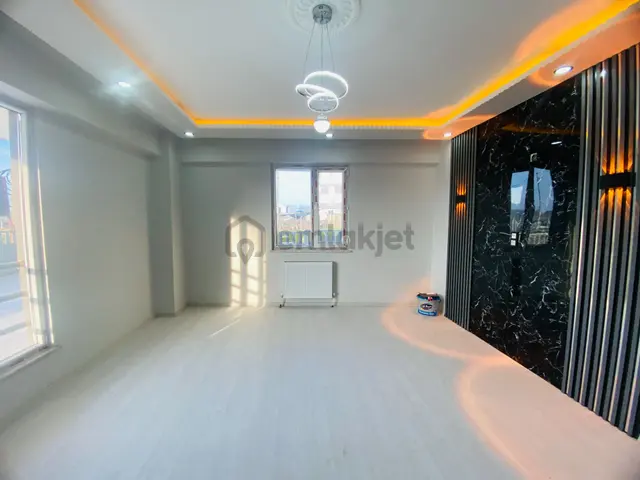 Güven'den Kapaklı'da Caddeye,servislere Yakın Balkonlu 1+1 Daire 3