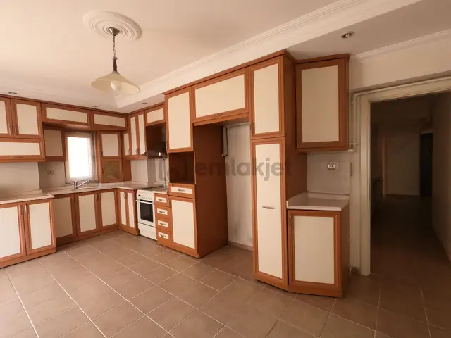 Otoparklı Arakat Asansörlü Masrafsız Geniş 3+1 Daire 1