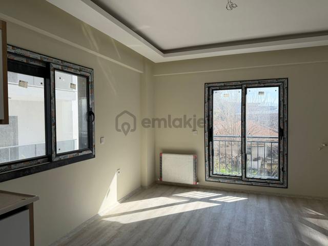 3 Cepheli Ara Kat Satılık Sıfır Daire 3 Cepheli Ara Kat Satılık Sıfır Daire