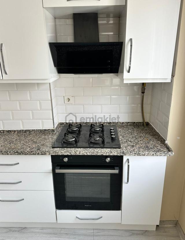 Zeki Emlak'tan Manisa/yunusemre Muradiye Mh. 2+1 Kapalı Mutfak Kiralık Daire 2