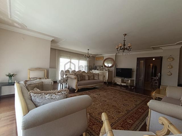 Bahçelievler Çalışlar Caddesine Yakın 220 M² Geniş 4+1 Satılık 5
