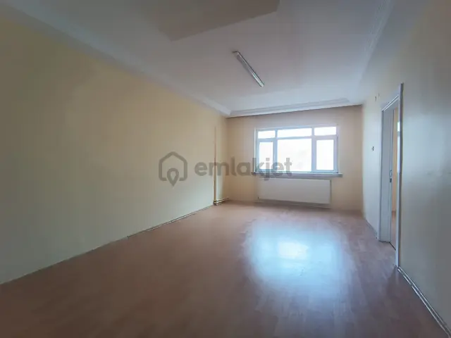 Sincan Malazgirt Mahallesinde 3+1 Kiralık Geniş Daire 2