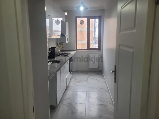 Şirinevler Mh Cadde Üzerinde Kat Mülkiyetli Krediye Uygun 2+1 3 Kat Satılık Daire 1