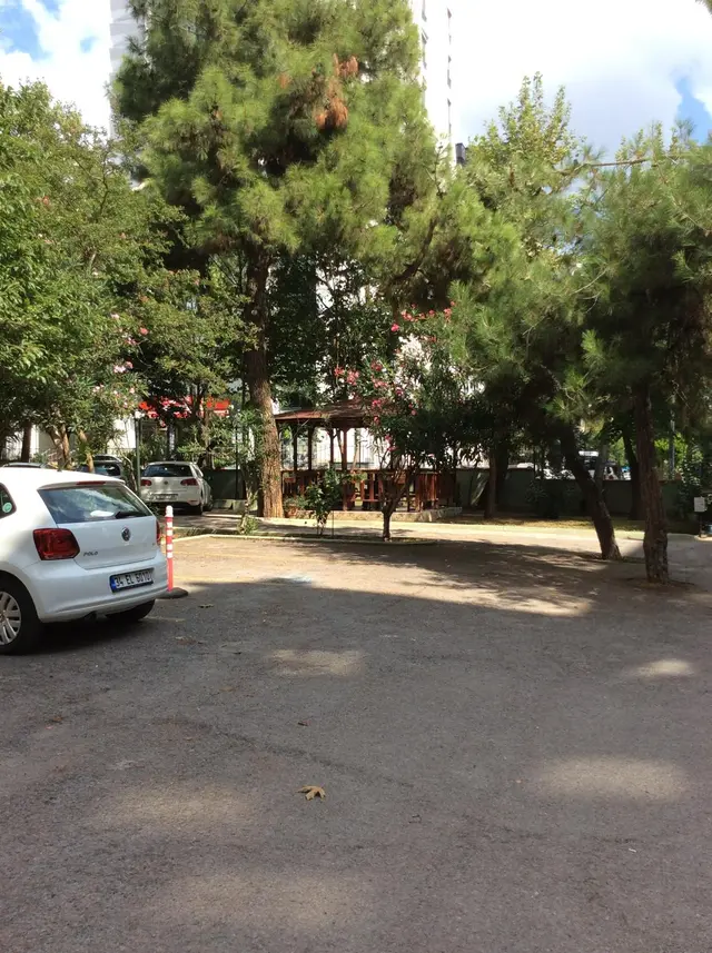 Erenköy Erdemir Sitesinde Güneye Bakan Eşyalı 3+1 Kiralık Daire 3