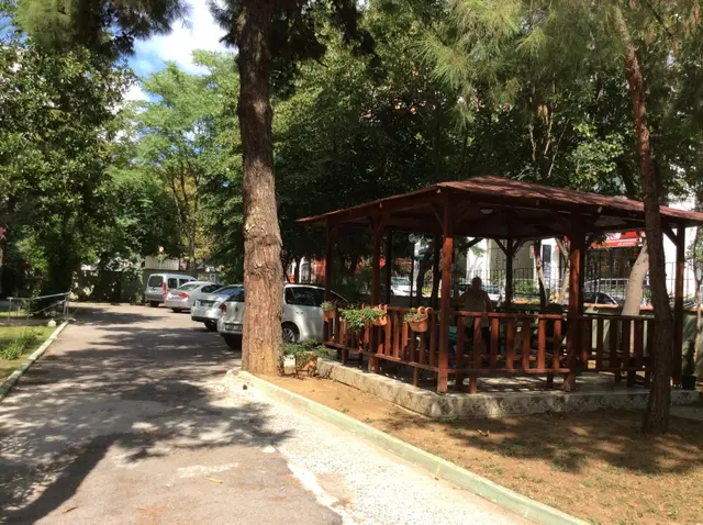Erenköy Erdemir Sitesinde Güneye Bakan Eşyalı 3+1 Kiralık Daire 4
