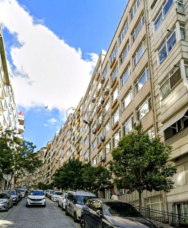 Erkutun'dan, Hüsrevgerede Caddesi Sonunda Asansörlü Binada 3.kat, Yenilenmiş 2+1 Kiralık Daire Erkutun'dan, Hüsrevgerede Caddesi Sonunda Asansörlü Binada 3.kat, Yenilenmiş 2+1 Kiralık Daire