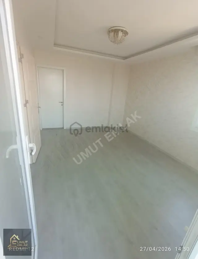 2+1 Kapalı Mutfak Düşük Katlı Geniş Oturumlu Kiralık Daire ! 3